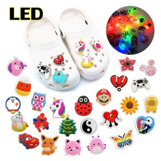 Jibbitz sticker đèn nháy gắn dép sục, charm gắn dép sục đèn nháy, sticker gắn dép đèn xịn -Nhà Sấu