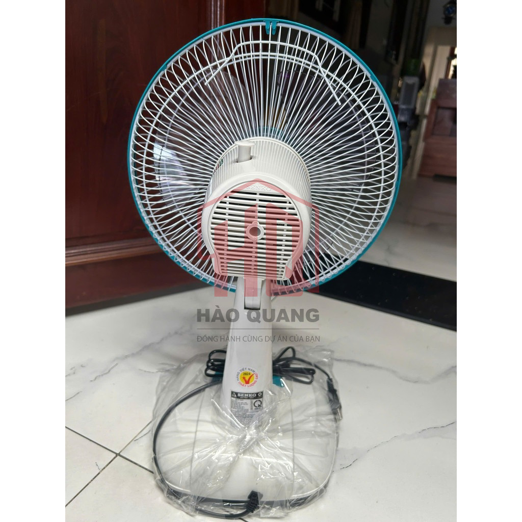Quạt Bàn Senko B1216 – 3 Cánh, Gió Mạnh, Êm Ái, Tiết Kiệm Điện
