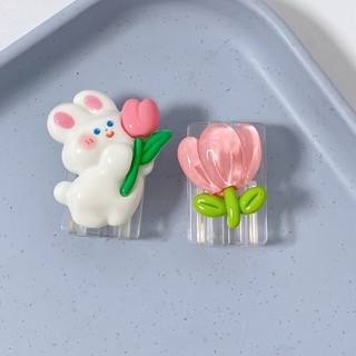 2 chiếc bảo vệ cáp họa tiết hoa và thỏ hoạt hình dễ thương, chất liệu TPU ngăn ngừa vỡ và nhai, được thiết kế để sạc cáp.