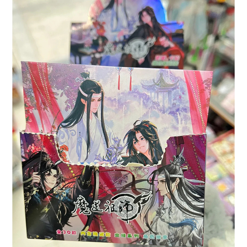 Mo Dao Zu Shi 【 ❈ ❥ ❈ 🍎 】 Hộp mù – Huy hiệu kim loại lấp lánh 75mm + Bộ nhãn dán thẻ | Anime sưu tập Đại kiện tướng của Demonic Cultivation
