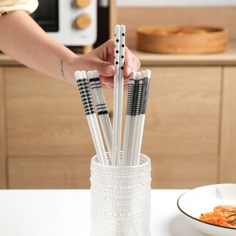 Hộp 5 Đôi Đũa Sứ Màu Trắng Vân Đá Sang Trọng Cao Cấp Phong Cách Châu Âu 25cm