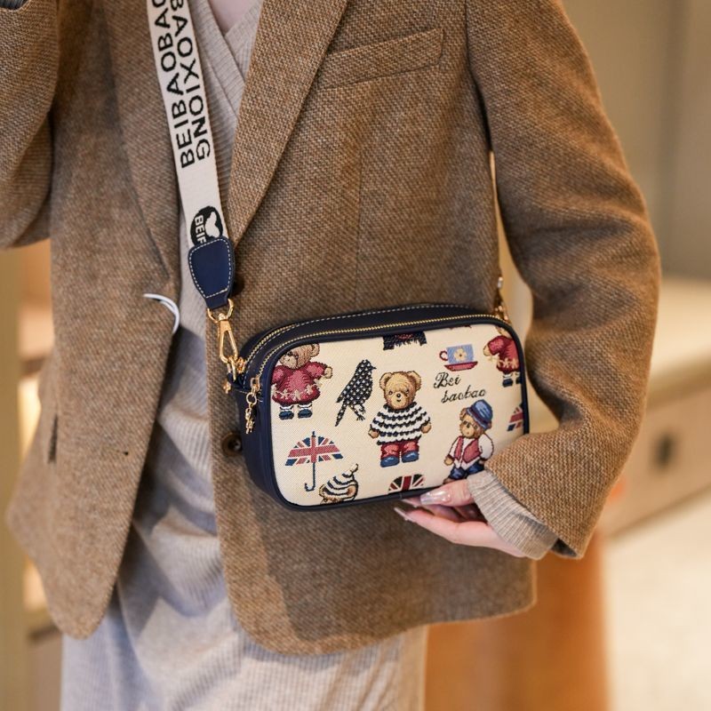 Women's Bag New Original Bear High-Value Square Bag Casual Large Capacity Fashion Internet Celebrity Single Shoulder Crossbody Bag
