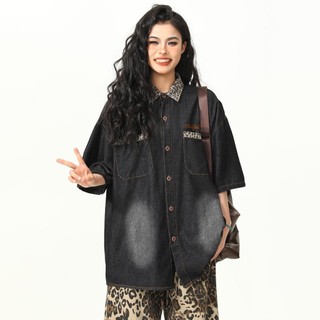 Áo sơ mi Denim thời trang GKSSS với chi tiết in họa tiết da báo và thiết kế ngực đơn
