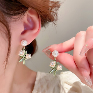 925 Silver Needle chợ đêm Cung cấp Bông tai nữ thời trang trực tiếp Hoa tai sang trọng nhẹ
