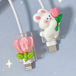 2 chiếc bảo vệ cáp họa tiết hoa và thỏ hoạt hình dễ thương, chất liệu TPU ngăn ngừa vỡ và nhai, được thiết kế để sạc cáp.