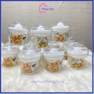 Dụng cụ vắt cam trong suốt chất liệu nhựa Cao Cấp có lưới lọc, nắp đậy kèm ca đong định mức - Phương Trang