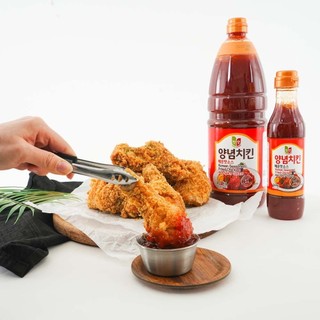 Sốt gà chiên Hàn Quốc Chungwoo (vị cay, vị ngọt) chai lớn 2.1kg dành cho nhà hàng, quán ăn