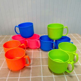 Cốc ( Ly ) Tách uống nước có quai cho bé được làm từ chất liệu nhựa an toàn - nhiều màu - Phương Trang