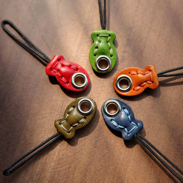 Cá ngu ngốc Handmade Lớp đầu tiên Túi đựng máy ảnh da bò Dây buộc Dây đeo máy ảnh Micro SLR Phụ kiện kỹ thuật số Đa năng có thể treo cổ Đeo vai Ricoh Fuji Leica Dây đeo vai bện văn học Pr