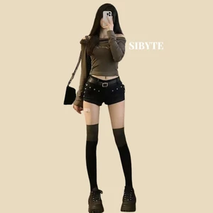 Sibyte- HÀNG SẴN - Quần short jeans đen form body - Thiết kế đinh tán - tôn dáng - Phong cách ulzzang Hàn Quốc
