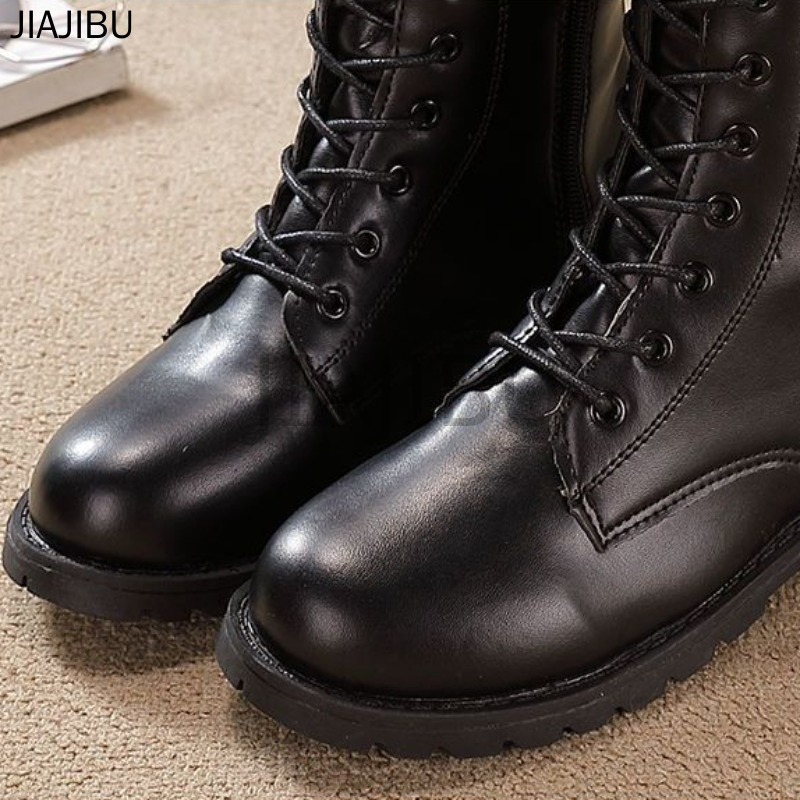 Size 35-43 Giày Bốt Martin Mũi Tròn Màu Đen Chống Trượt Phong Cách Anh Có Dây Buộc Giày Nữ Cỡ Lớn Giày Bốt Dài Gót Dày JK Phong Cách Retro Giản Dị Korean Fashion Platform Zipper Motorcycle Boots Giày Bốt Hiệp Sĩ Cosplay Nhật Bản