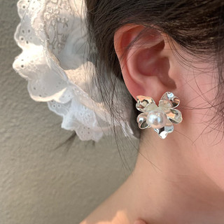Mới Ba Chiều Camellia Ngọc Trai Bông Tai Tính Khí Thanh Lịch Hoa Ánh Sáng Sang Trọng Pháp Tính Khí Retro Bông Tai Hoa Nữ