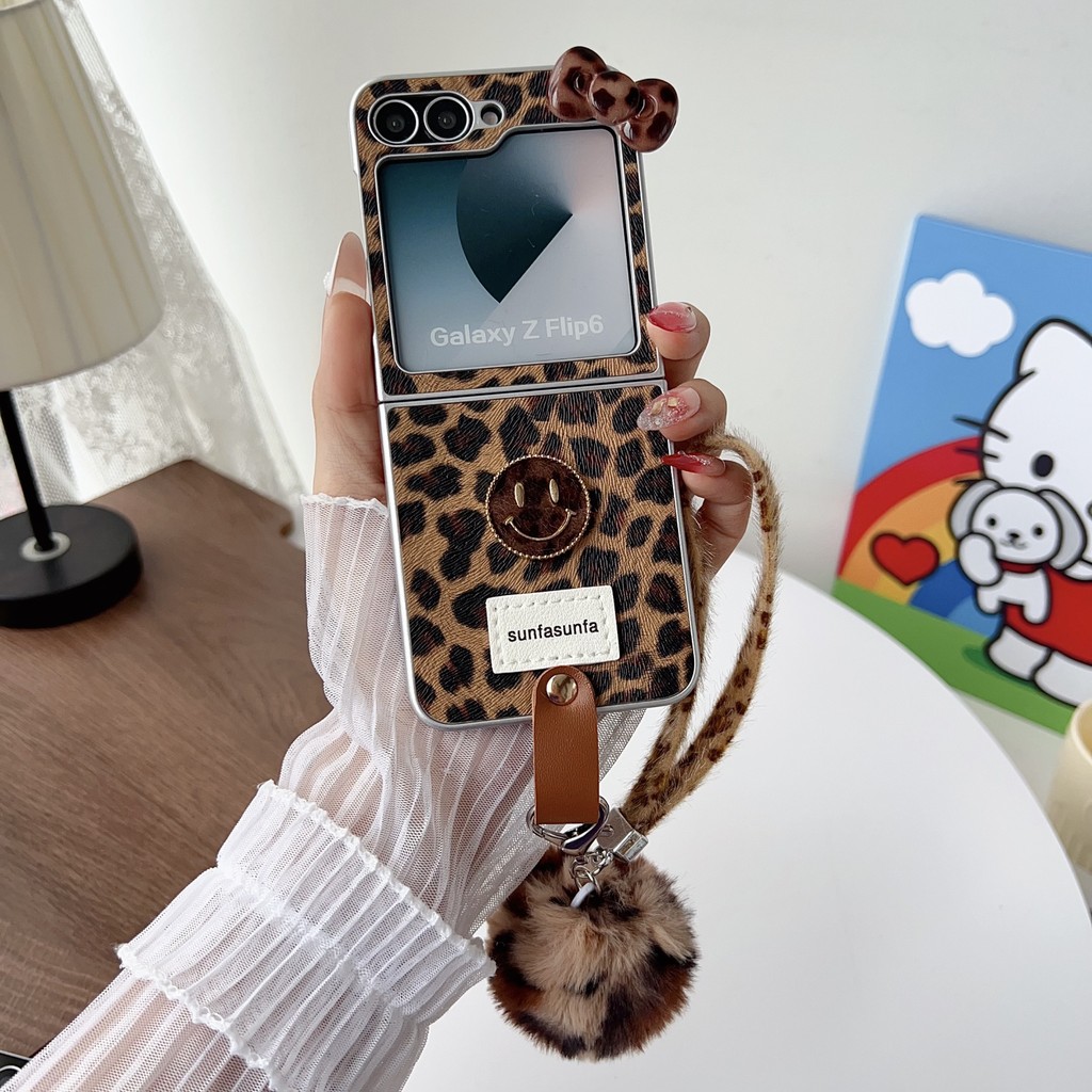 Cao Cấp Sang Trọng Mới Họa Tiết Da Báo Thiết Kế Gấp Ốp Lưng Điện Thoại Samsung Galaxy Z Flip 3 4 5 6 7 7FE Vỏ Cho Z Flip7 Thiết Kế Tối Giản Thời Trang Vỏ Bảo Vệ Mạ Điện