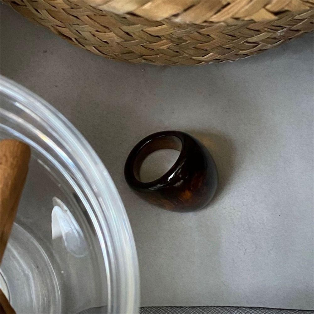 Nhẫn Chunky Mặt Rộng cổ điển, làm từ nhựa hình học phóng đạipunk, phù hợp cho style thời trang