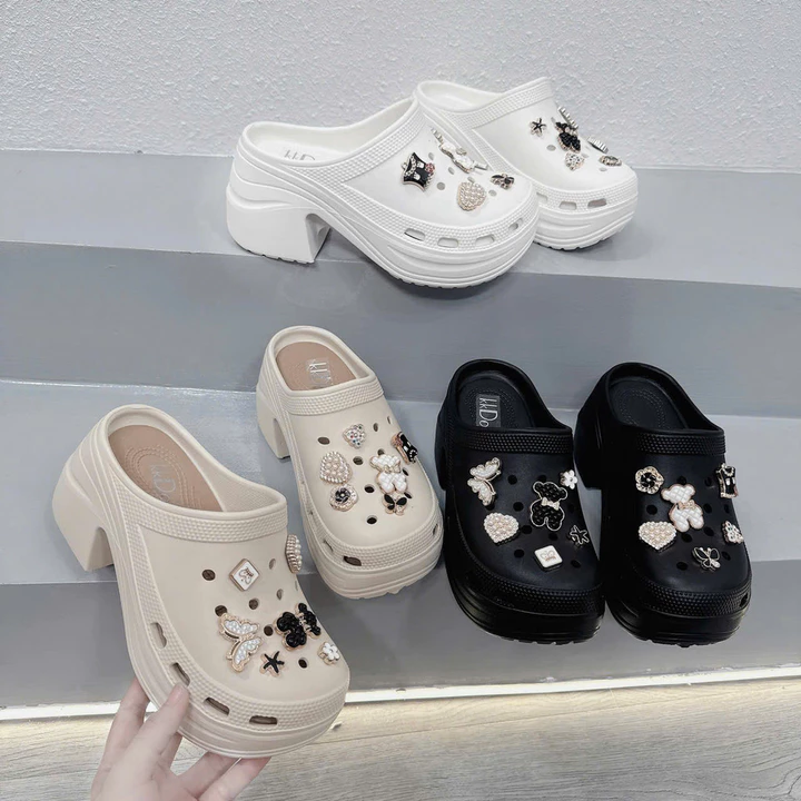 SỤC NỮ SỤC THỂ THAO ĐỘN ĐẾ 9CM SỤC CAO SU NHẸ ÊM CHÂN KÈM CHARM GẤU VIỀN SỤC CAO GÓT