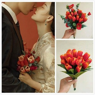 Bó hoa cưới cầm tay cô dâu màu đỏ  truyền thống từ hoa nhân tạo CEVERIA C0249