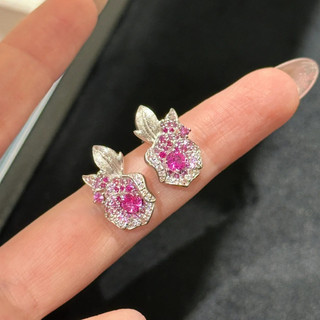 Trang sức phong cách mới với kim cương và hoa hồng đỏ corundum dành cho nữ