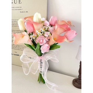 Bó hoa cầm tay cô dâu hoa loa kèn calla cao cấp bó hoa mô phỏng hoa tulip hồng ngọt ngào CEVERIA C0244