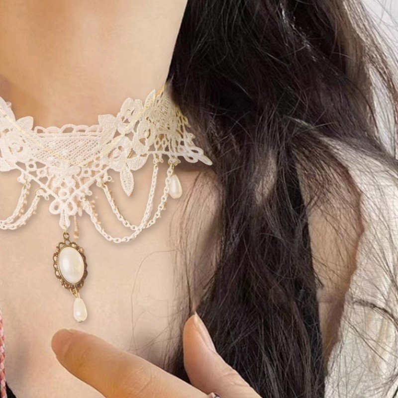 Chocker Ren Trắng Gothic Victorian Với Dangling Đá Quý