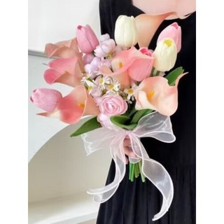 Bó hoa cầm tay cô dâu hoa loa kèn calla cao cấp bó hoa mô phỏng hoa tulip hồng ngọt ngào CEVERIA C0244