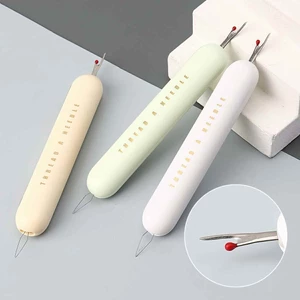 Dụng Cụ Xỏ Kim Chỉ, Cắt Chỉ 2 Trong 1 Giao Màu Ngẫu Nhiên