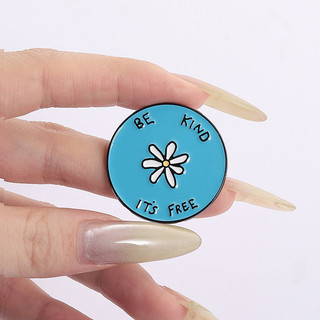 ‘ Be KIND IT 'S FREE ’ Trâm cài men hoa cúc xanh dễ thương Huy hiệu kim loại phong cách Ba lô tròn Phụ kiện quần áo Quà tặng cho bạn bè