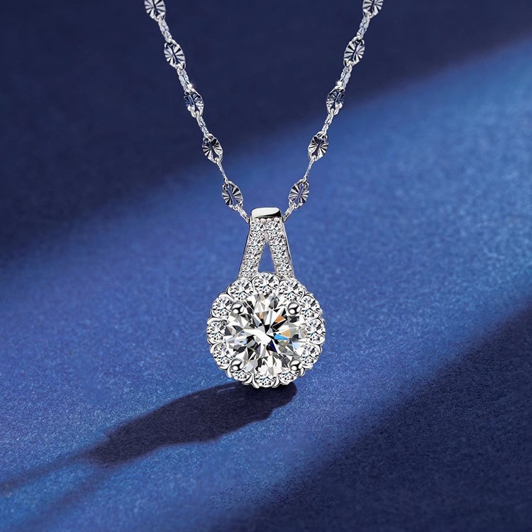 [Hàng có sẵn phong cách mới] Vòng cổ kim cương đơn vàng 18K Vòng cổ Moissanite siêu Flash Mặt dây chuyền bạc Sterling Không phai màu Siêu nhấp nháy Giữ màu Vòng cổ kim cương đơn Mặt dây chuyền bạc nữ Ánh sáng Phụ kiện chuỗi xương đòn sang trọng Cao cấp-