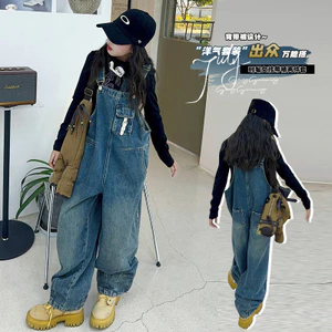 Quần yếm Denim bé gái 2024 Xuân Thu Phong Cách Mới Vừa Lớn Trẻ Em Rời Thời Trang Denim Quần Thường Ngày