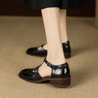 Giày cao gót chunky mũi tròn cho phụ nữ với một dây đeo và thiết kế khoét rỗng