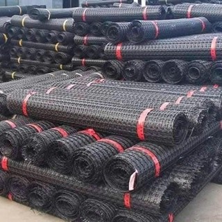 Hàng loại 2:  lưới nhựa nguyên sinh cao 1m dài 50m ô 3x4cm. lưới dùng trong chăn nuôi. làm hàng rào