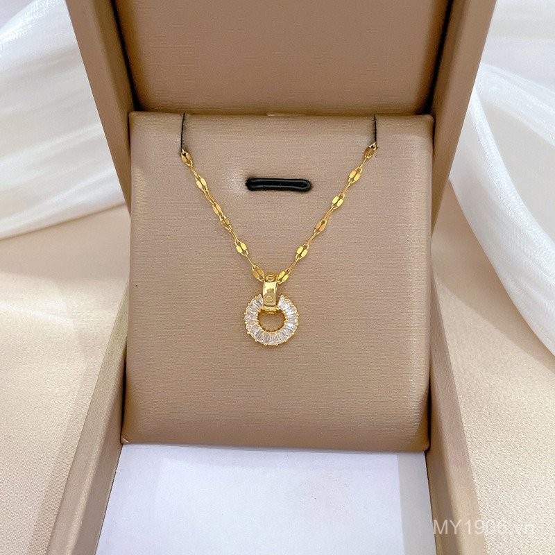 Bộ bông tai và vòng cổ full kim cương ánh sáng sang trọng, phù hợp cho các sự kiện cá tính