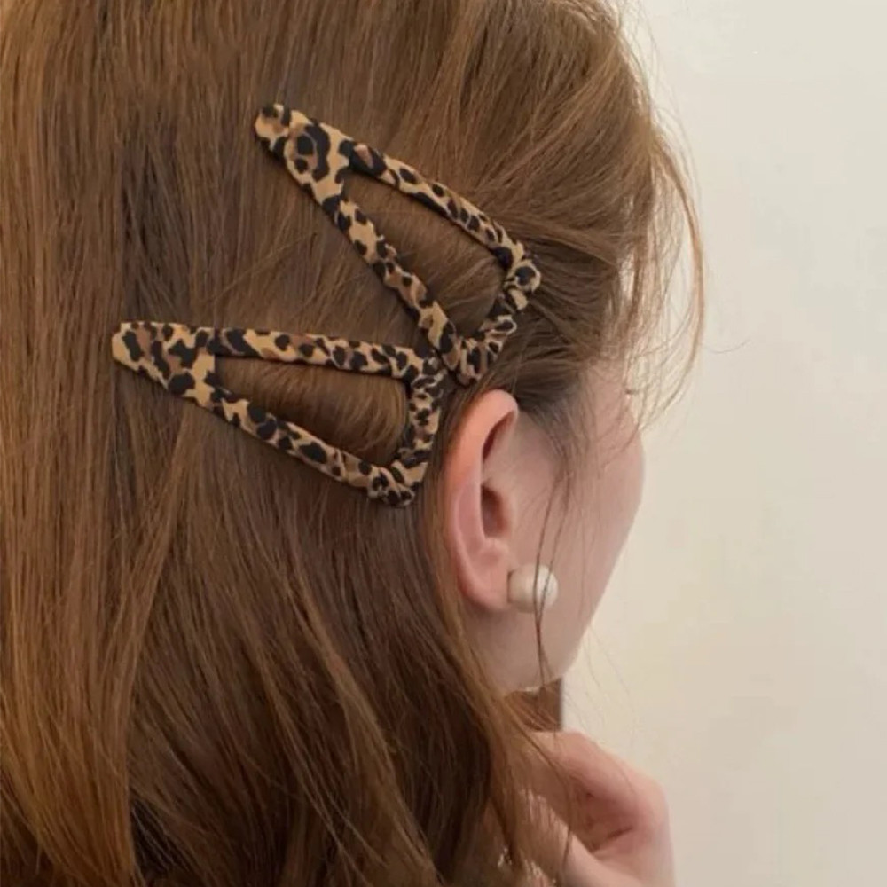 1 Cặp Kẹp Tóc Da Báo Retro - Kẹp BB Side Bangs - Kẹp Tóc Hình Đám Mây Tam Giác Nữ - Phụ Kiện Tóc Bé Gái Phổ Biến - Thanh Lịch Ngọt Ngào Hàn Quốc Dễ Thương