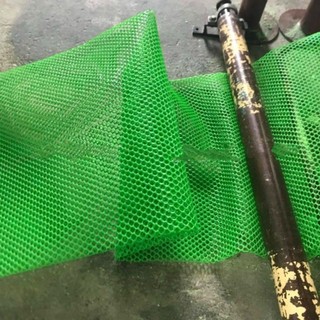 Lưới nhựa mắt cáo lót sàn cao 1M2 dài 1M bán theo mét tới.( hàng loại A) dùng trong chăn nuôi, chuồng gà, chuồng vịt