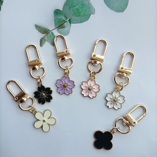 Móc khóa cỏ ba lá sang trọng Cherry Blossom & Four-Leaf Clover - Charm hoa hợp kim cho ba lô, ví & chìa khóa xe hơi