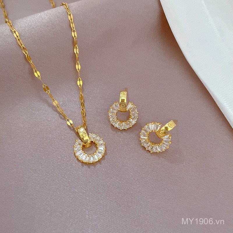 Bộ bông tai và vòng cổ full kim cương ánh sáng sang trọng, phù hợp cho các sự kiện cá tính