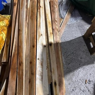Thanh gỗ tràm bông vàng, cao 1m dày 1,7cm ngang 5cm. Gỗ tràm tự nhiên dùng để làm bàn, ghế, giường tủ( đã sấy khô)