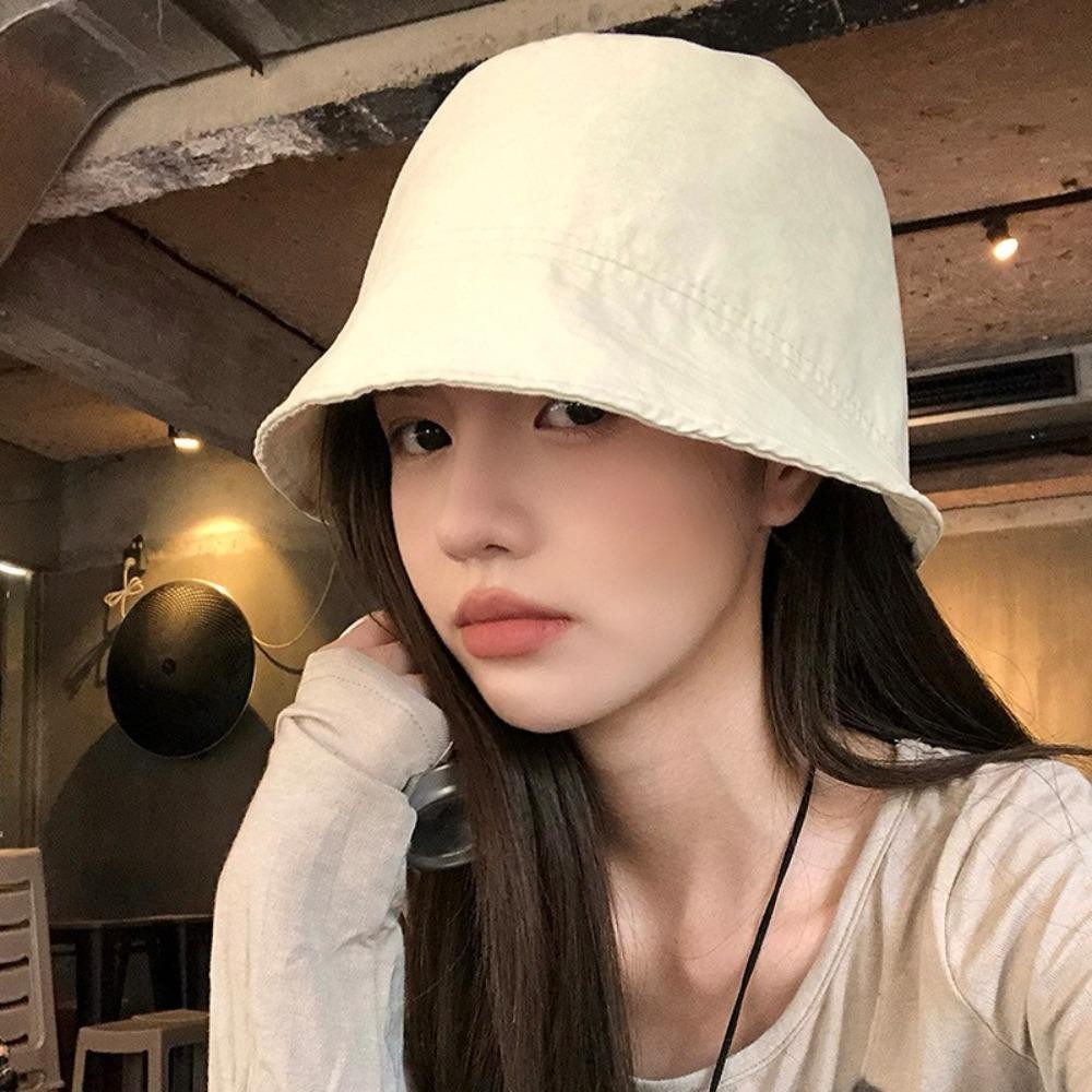 Mũ xô HOBBYIN có dây rút điều chỉnh, phù hợp đi biển với thiết kế đơn giản và bảo vệ làn da dưới nắng mặt trời.