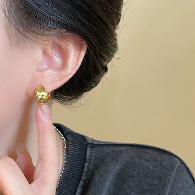 Thời Trang Hàn Quốc Kim Loại Vỏ Hoa Văn Vòng Trơn Bông Tai Khóa Nữ Bạc Ins Tính Khí Sinh Viên Quà Tặng Sinh Nhật