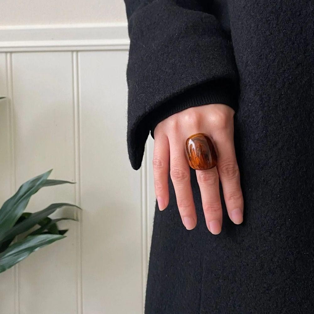 Nhẫn Chunky Mặt Rộng cổ điển, làm từ nhựa hình học phóng đạipunk, phù hợp cho style thời trang