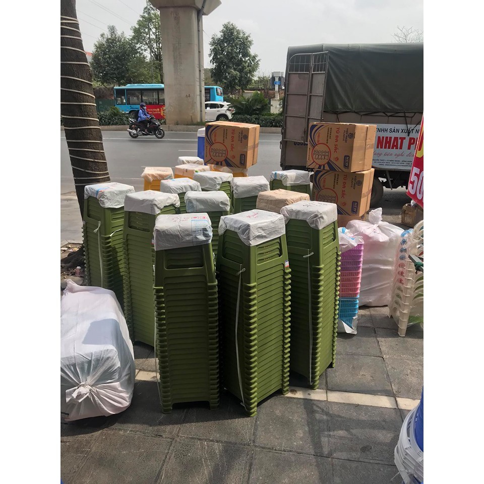 Ghế nhựa trà chanh, ghế đẩu màu xanh, vàng, cam Gia Long ngồi quán nướng, trà sữa, trà chanh vỉa hè