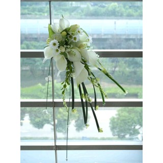 Bó hoa cưới bó hoa thác nước calla lily  phong cách Hàn quốc sang trọng CEVERIA C0266
