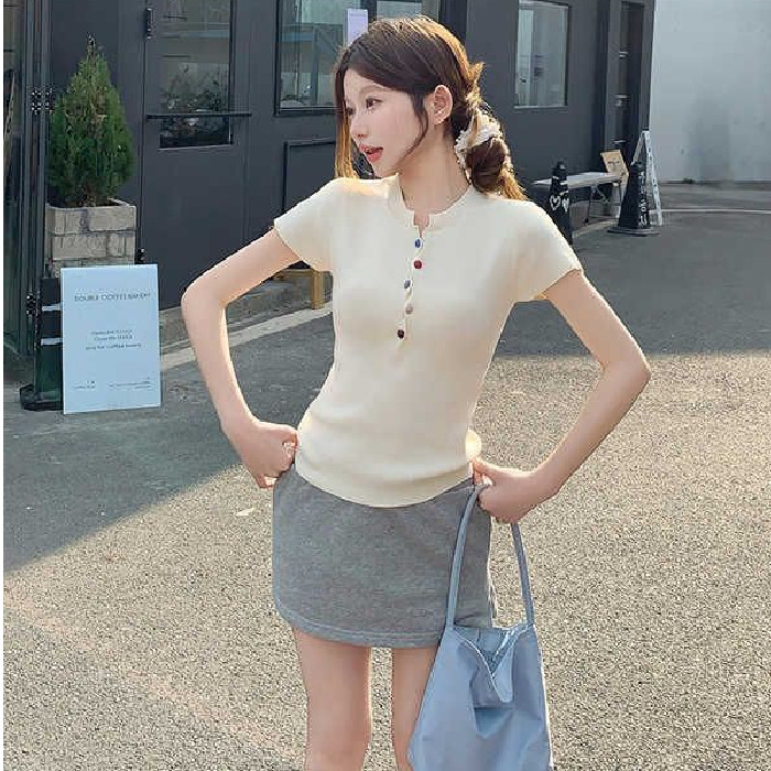 Áo phông ngắn tay dệt kim Lụa băng cổ chữ V Áo sơ mi nữ dáng ngắn cảm giác thiết kế mẫu Mới Mùa Hè