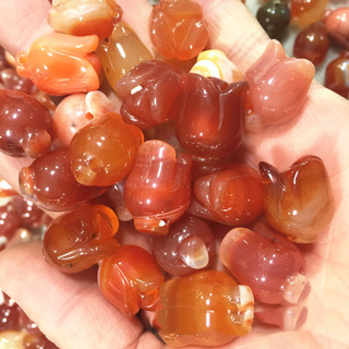 Mã não đỏ trắng chalcedony mặt dây chuyền mặt dây chuyền hoa mộc lan túi xe treo tua rua phụ kiện quà tặng