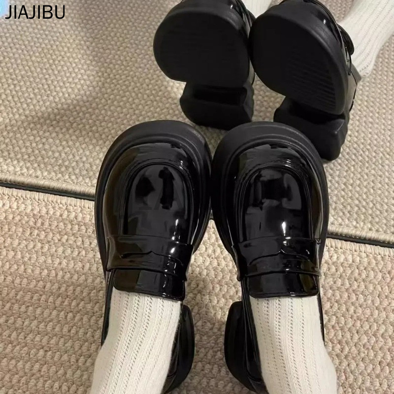 Size 34-45 Giày Nữ Cỡ Lớn 44 Giày Da Nhỏ Mũi Tròn Chống Trượt Phong Cách Anh Có Gót Dày 43 Giày Lười Slip-on Giày Học Sinh Cao Gót Màu Đen Korean Fashion Platform Mary Jane Shoes Retro Casual Soft-soled Cosplay Doll Shoes Giày Lolita Đồng Phục JK Nhật Bản