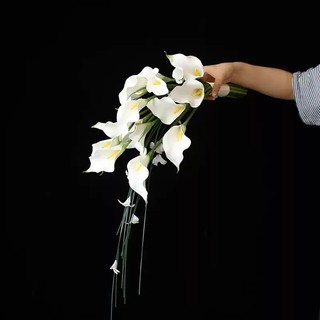 Bó hoa hoa loa kèn trắng, giọt nước, bó hoa, ảnh cưới cô dâu, cắm hoa, hoa giả, ảnh cưới studio
