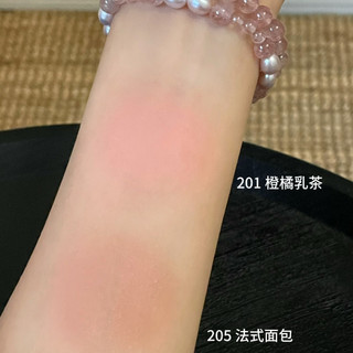 Jilll LEEN Kem má hồng đồng thương hiệu với Crayon Shin-chan làm sáng tông màu da