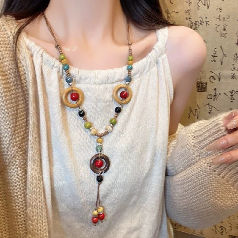 Vòng cổ thời trang retro với lông vũ mặt dây chuyền, phù hợp cho áo len