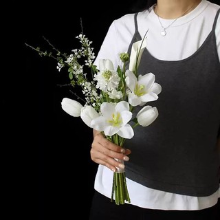 Bó hoa cưới cầm tay cô dâu, hoa studio chụp ảnh hoa cầm tay cô dâu ảnh cưới