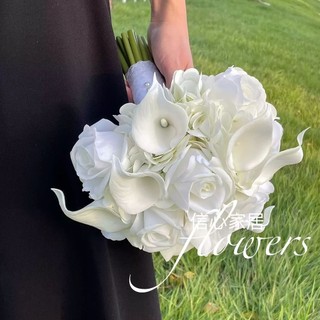 Bó hoa cưới cầm tay cô dâu phối hoa tú cầu, hoa hồng và hoa rum trắng nhân tạo bó dáng tròn R562