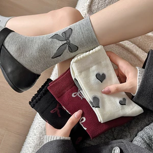 Tất giữa tình yêu nơ ngọt ngào và dễ thương mới dành cho bé gái Tất tai nhẹ nhàng